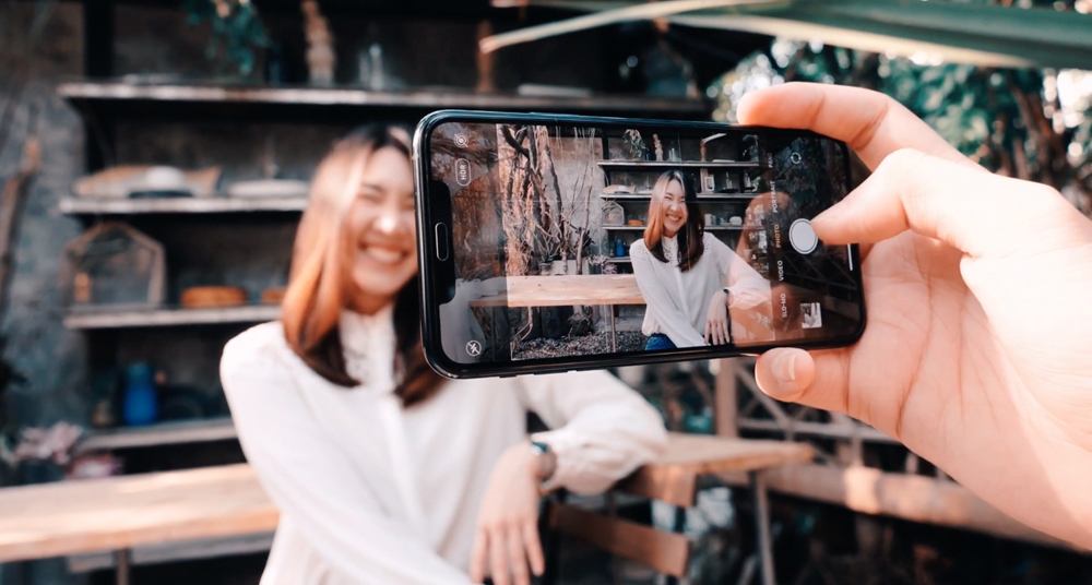 5 เทคนิคถ่ายภาพ Portrait ในร้านกาแฟให้สวยด้วยมือถือ iPhone 11 Pro Max